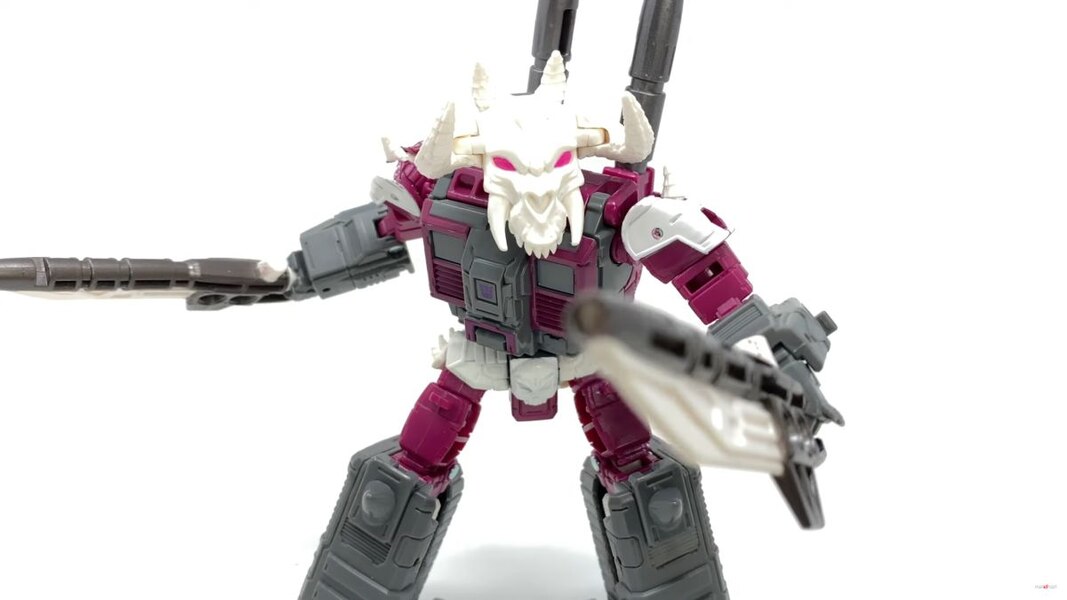 Transformers Legacy Skullgrin Deluxe Class Figure Image  (19 of 31)